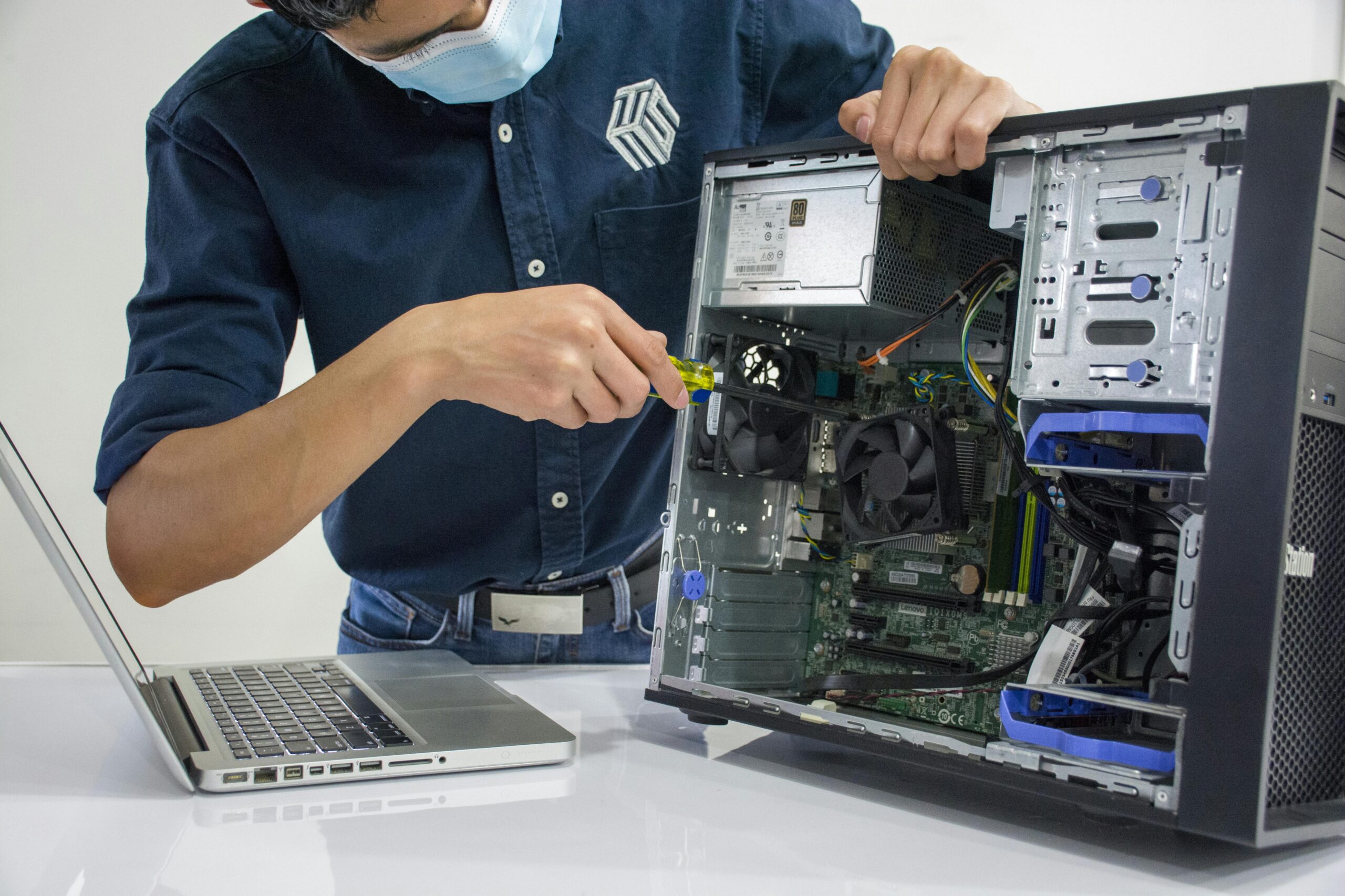 Technicien dépannage informatique à Sion – réparation PC et Mac rapide