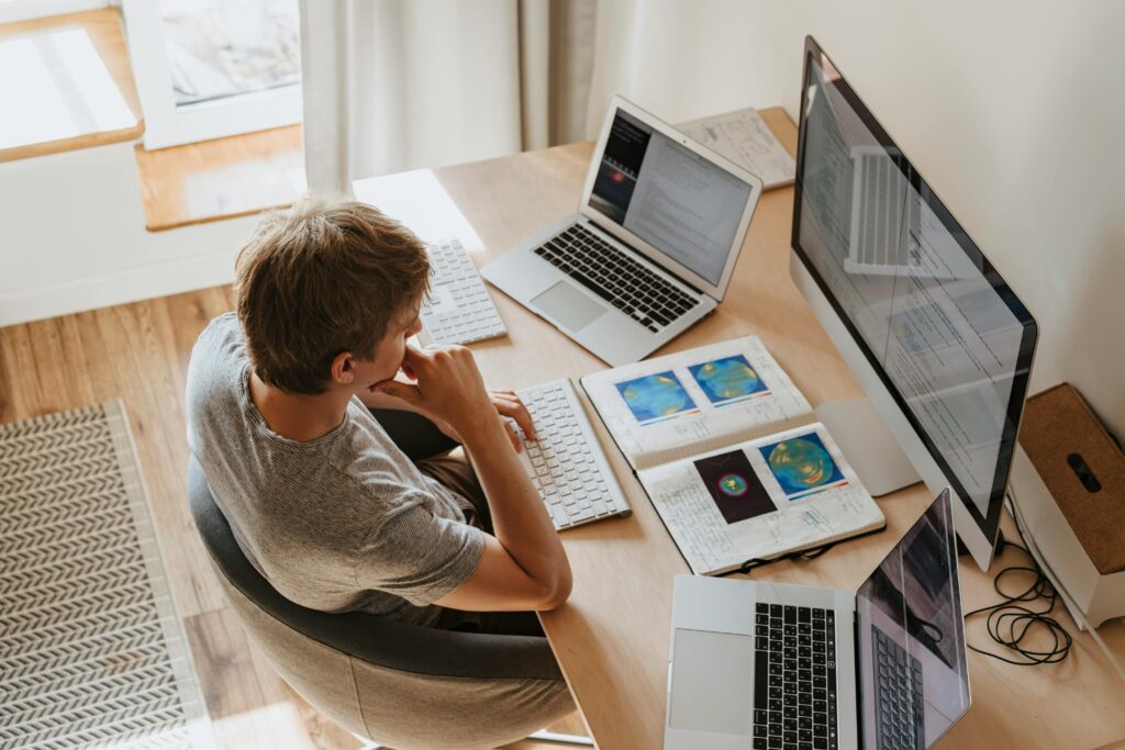 Technicien dépannage informatique en Valais – réparation PC et Mac à domicile