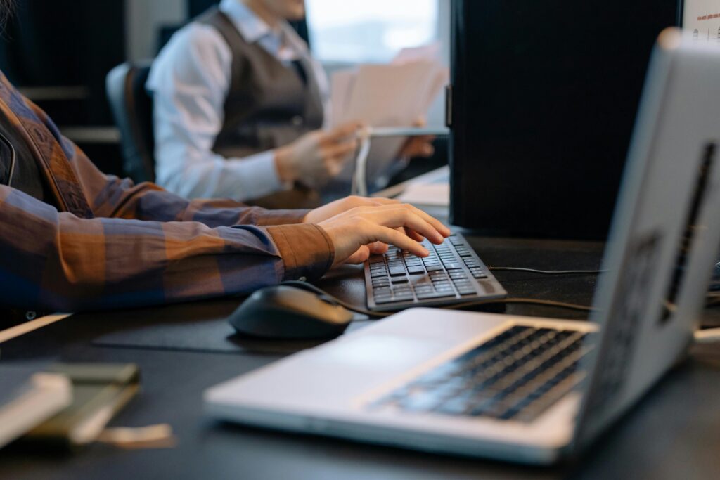 Tarifs dépannage informatique en Valais – PC et Mac avec déplacement inclus