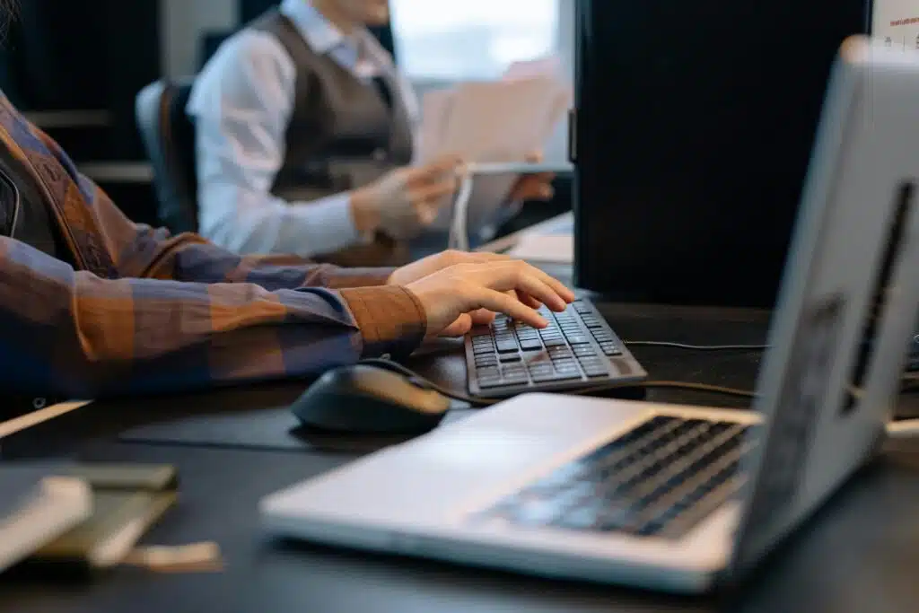 Tarifs dépannage informatique en Valais – PC et Mac avec déplacement inclus